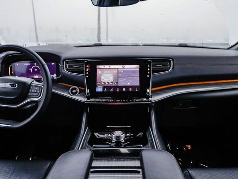 Certified 2024 Jeep Wagoneer L Series II w/ Flexible Seating Group image 13