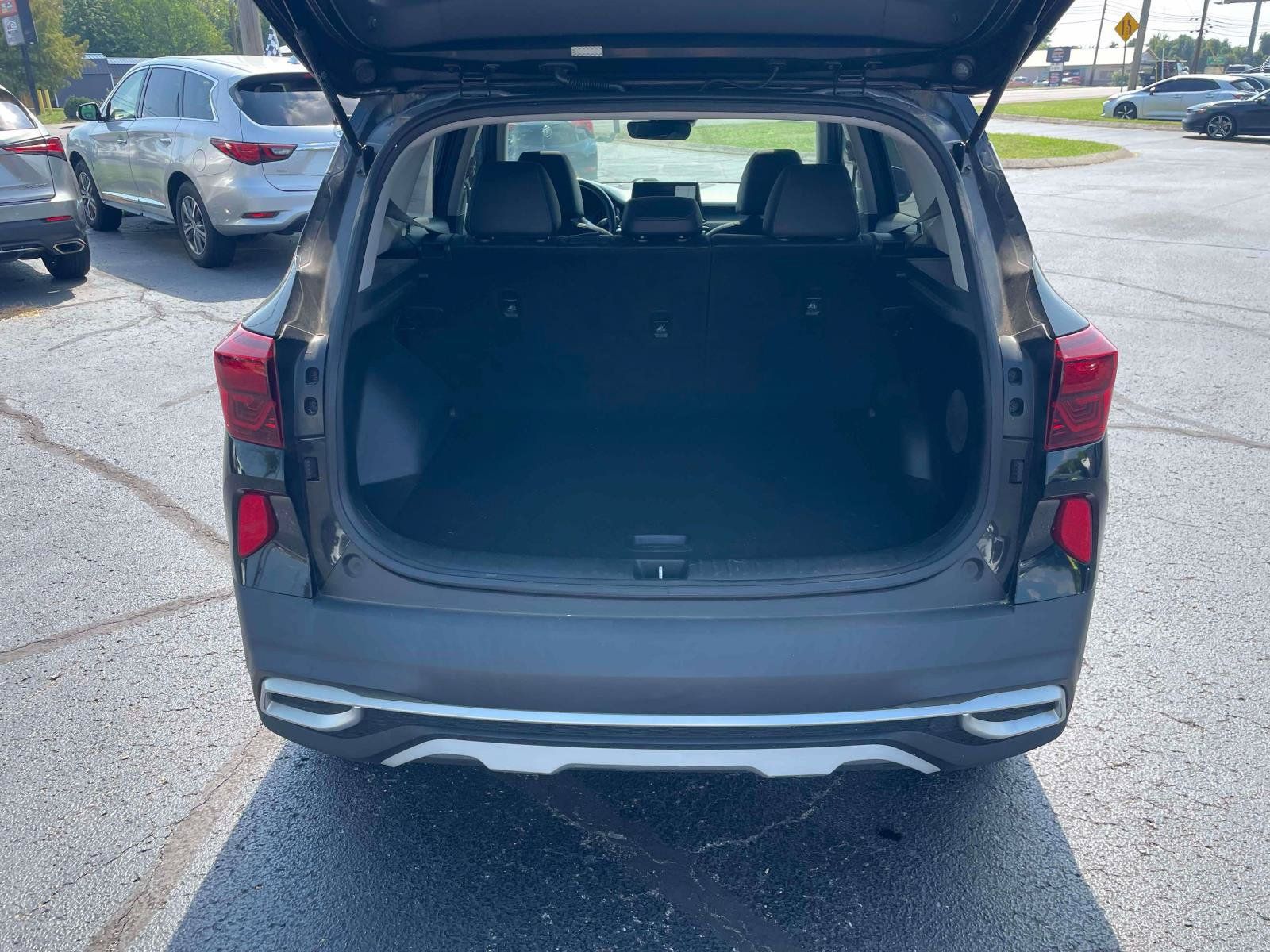 Used 2021 Kia Seltos SX w/ SX Sunroof Package AWD/4WD image 6