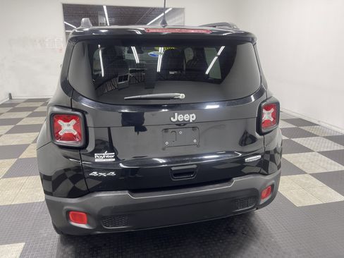Used 2018 Jeep Renegade Latitude w/ Cold Weather Group image 3