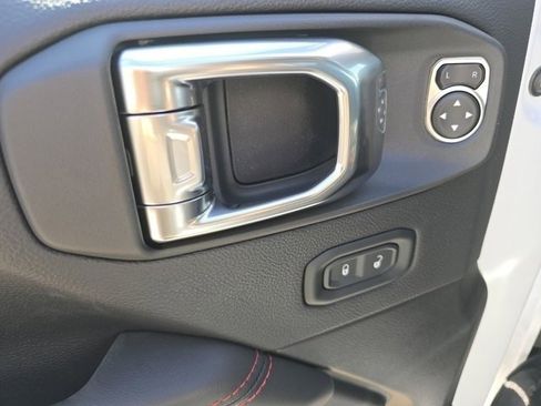 Used 2025 Jeep Gladiator Rubicon AWD/4WD image 35