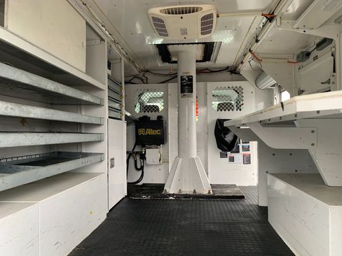 Used 2019 Ford E-350 and Econoline 350 Super Duty RWD image 32