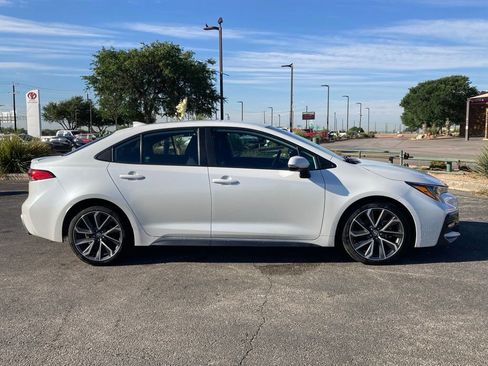 Used 2022 Toyota Corolla SE image 3