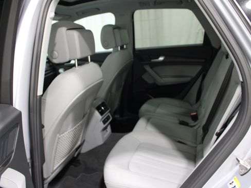 Used 2022 Audi Q5 2.0T Premium w/ Convenience Package AWD/4WD image 21