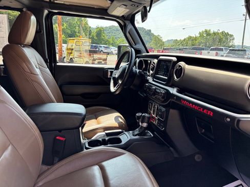 Used 2020 Jeep Wrangler Unlimited Rubicon w/ Cold Weather Group AWD/4WD image 12