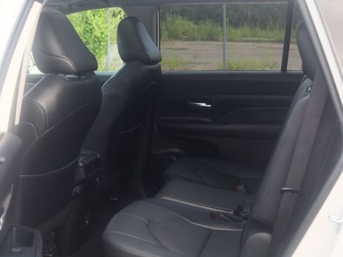 Used 2024 Toyota Grand Highlander AWD image 31