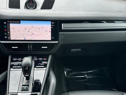 Used 2023 Porsche Cayenne Platinum Edition image 29