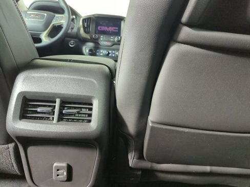 Used 2024 GMC Terrain Denali AWD/4WD image 30