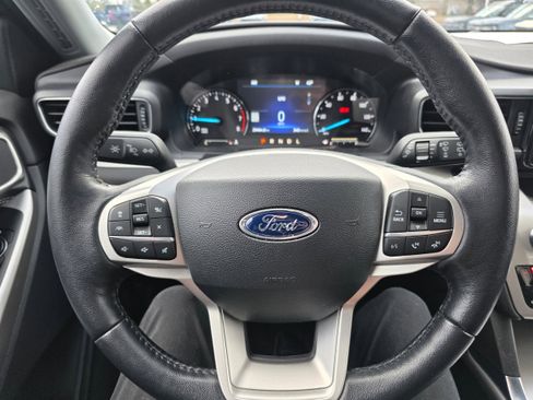 Certified 2022 Ford Explorer XLT w/ Equipment Group 202A image 15