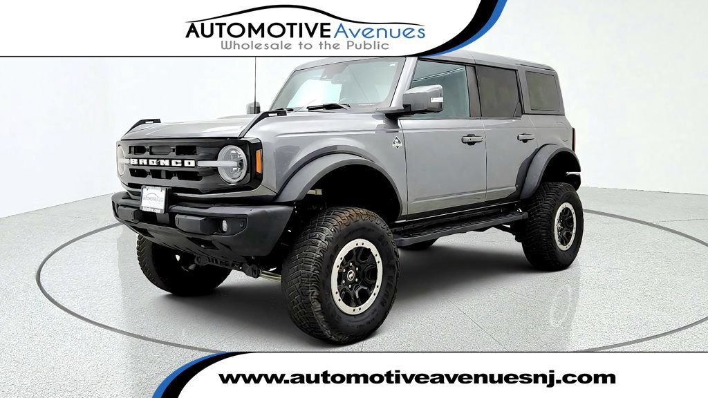 Used 2023 Ford Bronco Outer Banks w/ Sasquatch Package AWD/4WD image 1