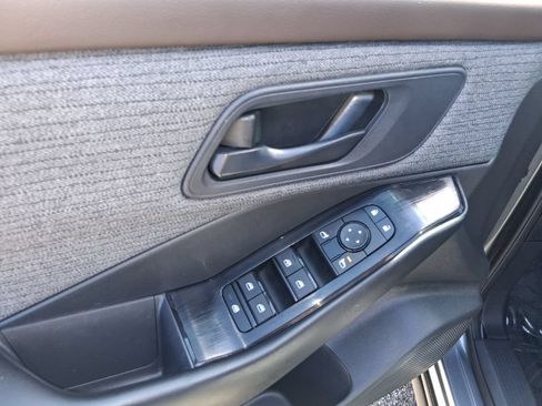 Used 2023 Nissan Rogue S FWD image 9