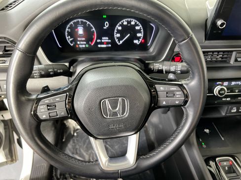 Used 2023 Honda Pilot Touring image 11