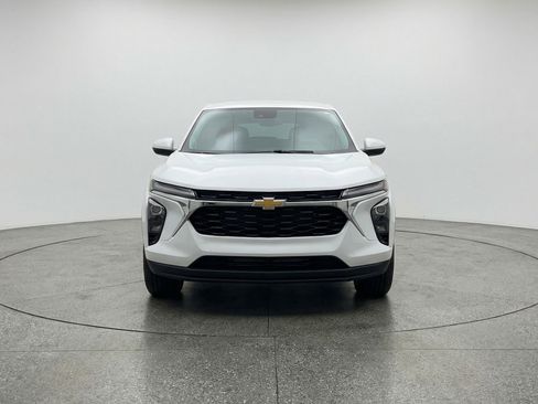 Used 2025 Chevrolet Blazer LT image 2