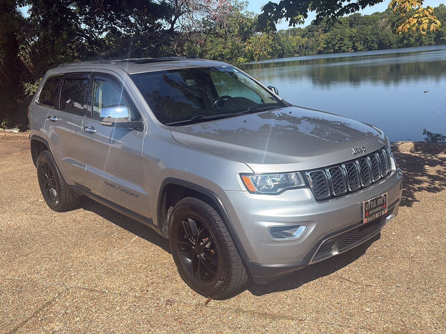 Used 2020 Jeep Grand Cherokee Limited AWD/4WD image 2