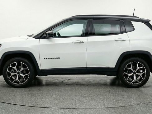 Used 2025 Jeep Compass Limited image 5