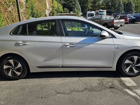 Used 2017 Hyundai Ioniq SEL FWD image 4