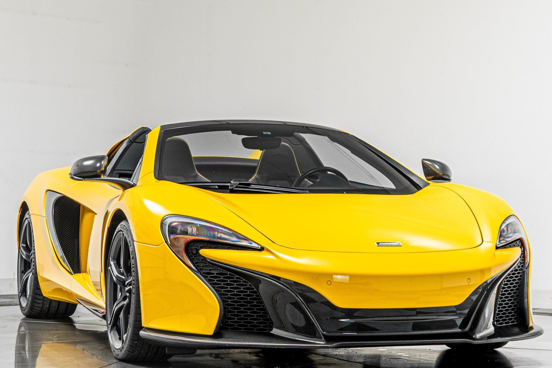 Used 2015 McLaren 650S Spider RWD image 3