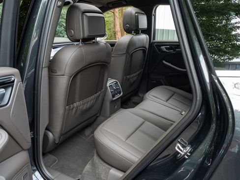 Used 2024 Porsche Macan image 36