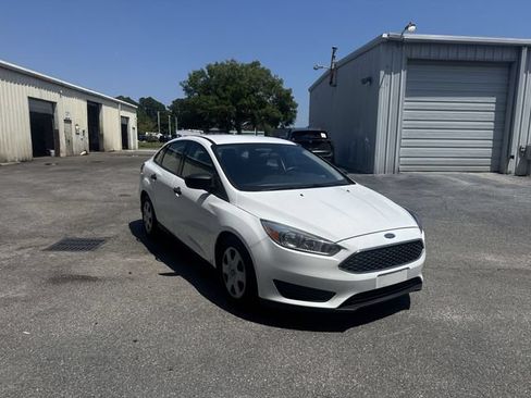 Used 2018 Ford Focus S FWD image 3
