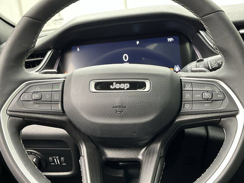 Used 2024 Jeep Grand Cherokee Altitude AWD/4WD image 14