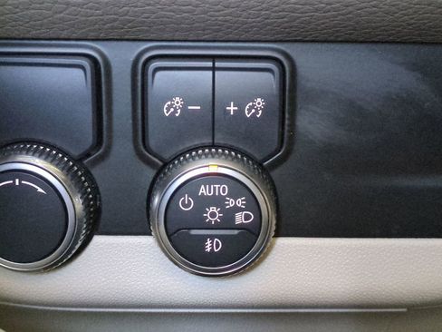 Used 2021 GMC Yukon XL Denali w/ Denali Premium Package image 32