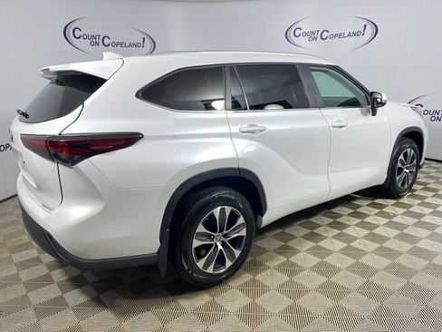 Certified 2024 Toyota Highlander XLE AWD/4WD image 8