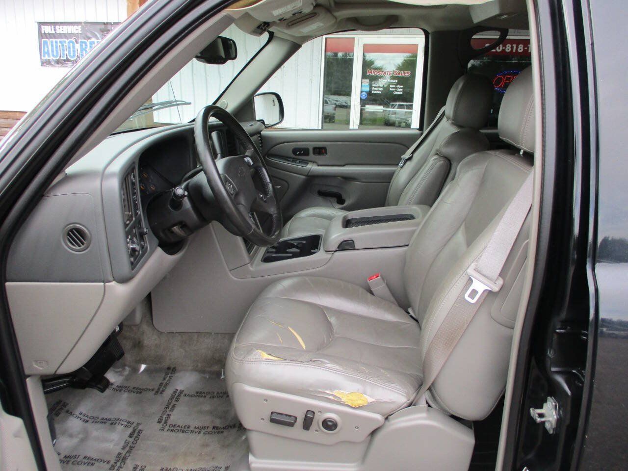 Used 2004 Chevrolet Tahoe Z71 w/ Z71 Preferred Equipment Group AWD/4WD image 16