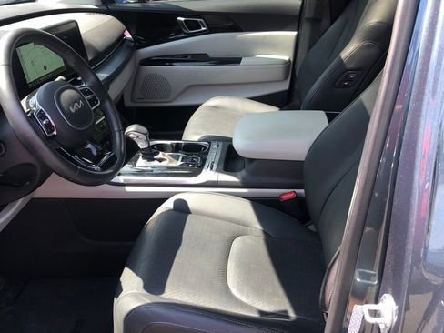 Used 2024 Kia Carnival SX Prestige FWD image 5