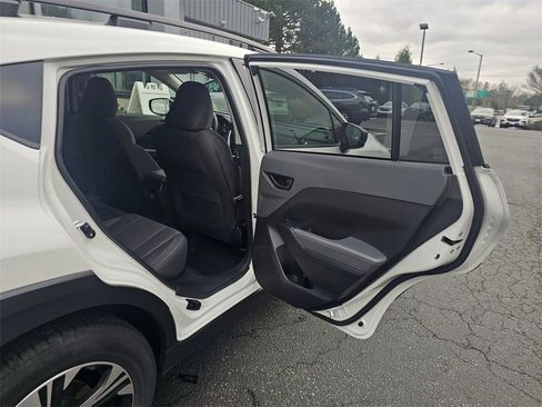 Used 2025 Subaru Crosstrek 2.0i Premium image 12