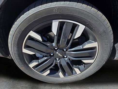 Used 2024 Kia Telluride SX w/ Towing Package AWD/4WD image 9