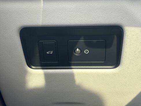 Used 2022 Jaguar F-PACE S image 31