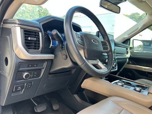 Used 2022 Ford Expedition XLT AWD/4WD image 10