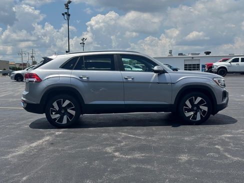 Used 2026 Volkswagen Atlas Cross Sport SE AWD/4WD image 3