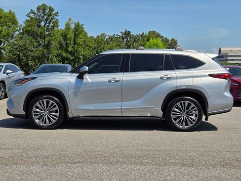 Used 2020 Toyota Highlander Platinum AWD/4WD image 2