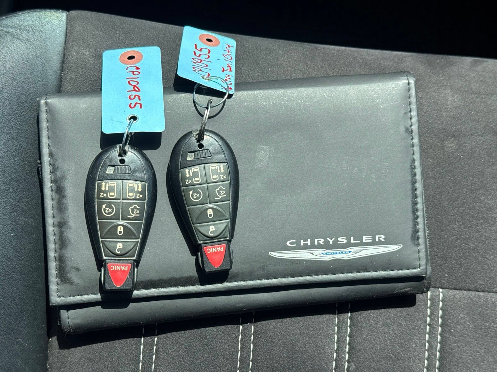 Certified 2016 Chrysler Town & Country Limited FWD image 19