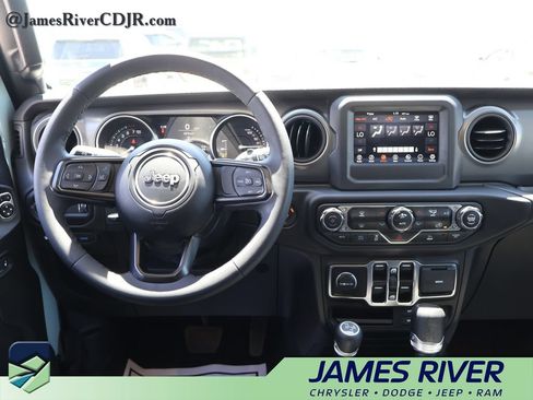Used 2023 Jeep Wrangler Unlimited AWD/4WD image 17
