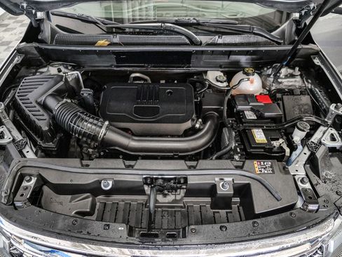 Certified 2023 GMC Acadia SLE w/ Driver Convenience Package image 17