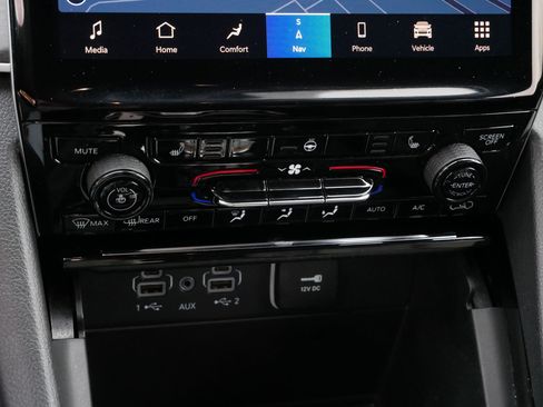 Used 2023 Jeep Grand Cherokee L Limited w/ Black Appearance Package image 23