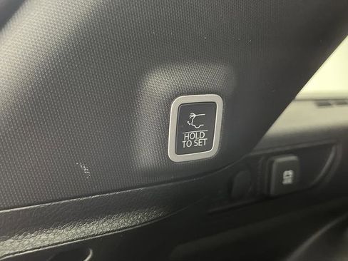 Used 2024 Jeep Grand Cherokee Limited image 16