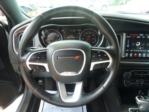 Used 2017 Dodge Charger SXT AWD/4WD image 16