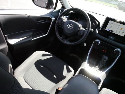 Certified 2023 Toyota RAV4 LE FWD image 9
