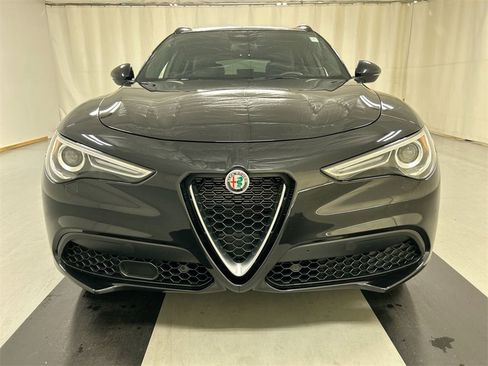 Used 2023 Alfa Romeo Stelvio Ti image 4
