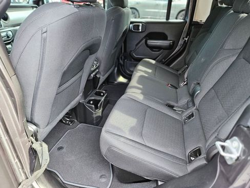Used 2021 Jeep Gladiator Sport image 16