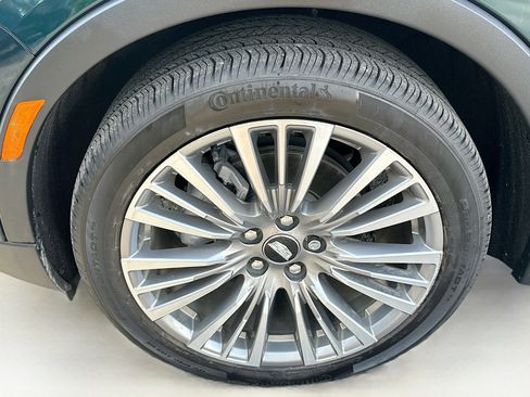 Used 2025 Cadillac XT4 Premium Luxury image 33