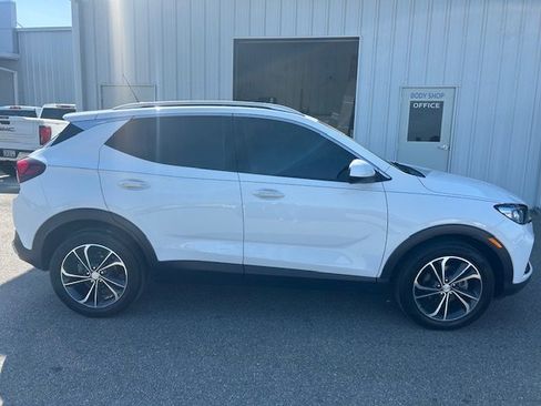Used 2022 Buick Encore GX Essence image 6