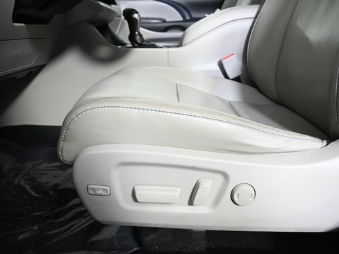 Used 2018 Toyota Highlander XLE image 23