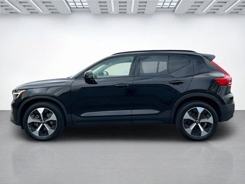 Used 2023 Volvo XC40 B4 Ultimate image 7