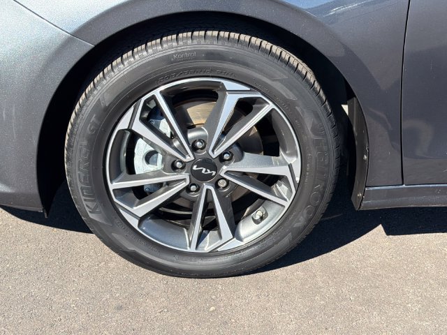 Used 2024 Kia Forte LXS FWD image 28