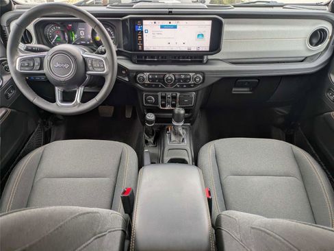 Used 2025 Jeep Wrangler Unlimited Sahara w/ Safety Group AWD/4WD image 16