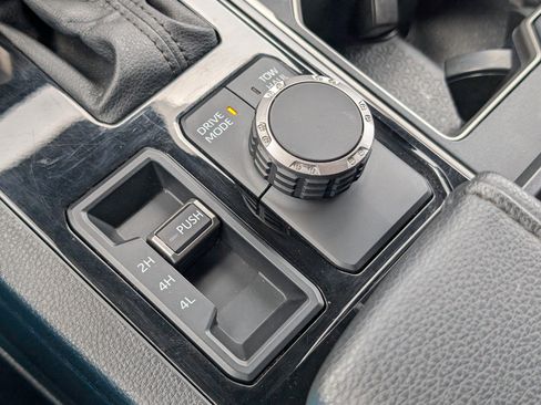 Used 2022 Toyota Tundra SR5 w/ SR5 Convenience Package image 23