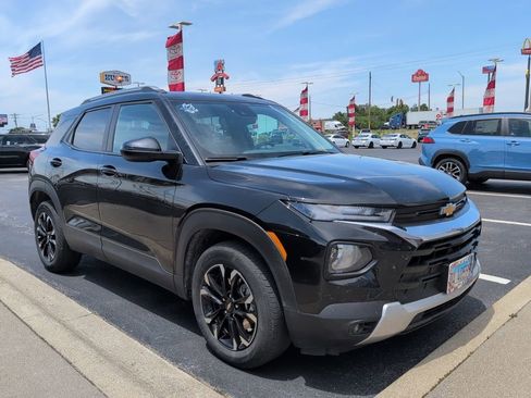 Used 2023 Chevrolet TrailBlazer LT FWD image 2
